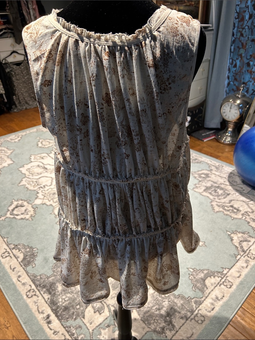 gimmicks by BKE Cream and Brown Floral Tiered Sleeveless Tunic - Picture 4 of 4
